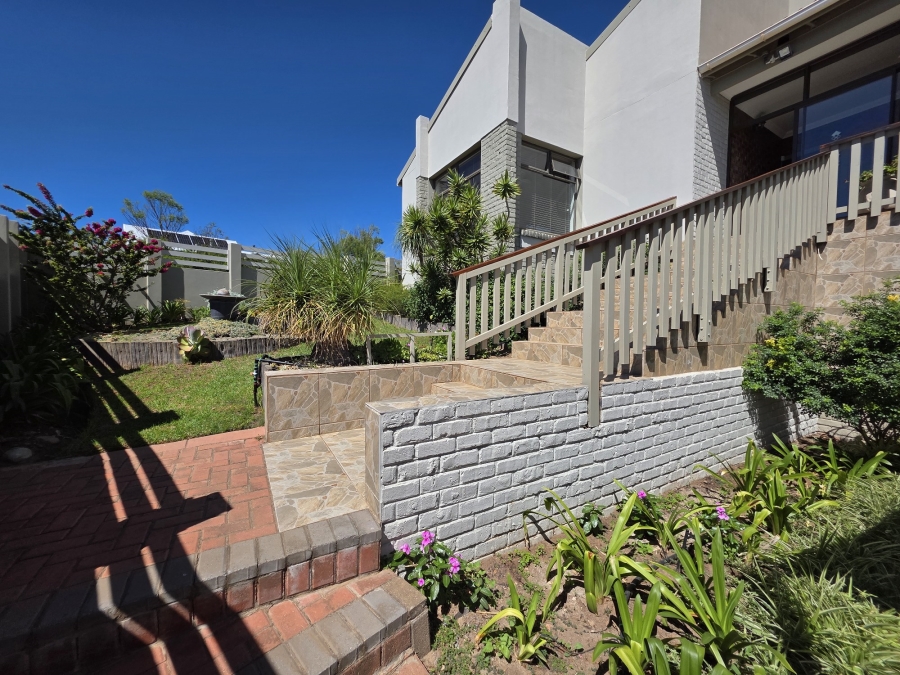 3 Bedroom Property for Sale in Wavecrest Eastern Cape
